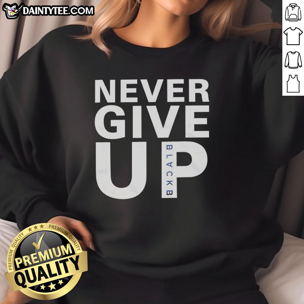 good-mohamed-salah-wearing-never-give-up-sweatshirt Mohamed Salah wearing a Never Give Up sweatshirt, showcasing his determination and style on and off the field.
