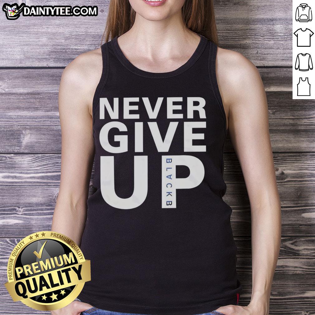 good-mohamed-salah-wearing-never-give-up-tank-top Mohamed Salah wearing a 'Never Give Up' tank top, showcasing determination and sportsmanship on the field.