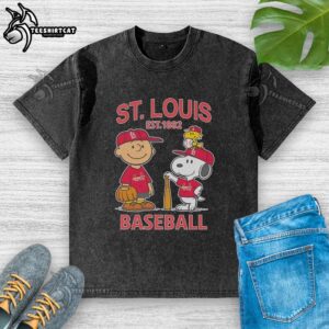 Awesome Charlie Brown and Snoopy X St. Louis Cardinals basketball t-shirt, established 1882, in a stylish wash.