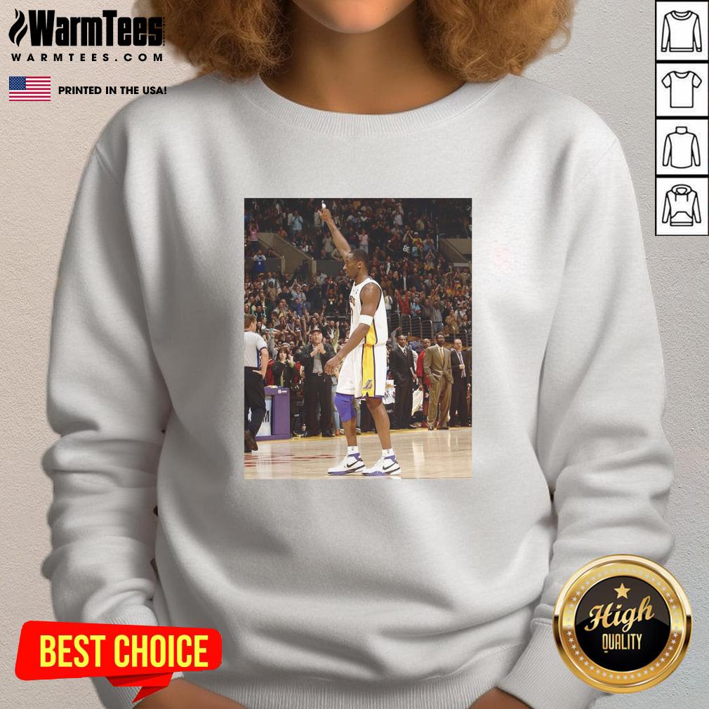 nice-pau-gasol-wearing-kobe-bryant-sweatshirt Alt Text: Pau Gasol wearing a Kobe Bryant sweatshirt, showcasing their friendship and legacy in basketball.