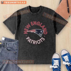 Premium New England Patriots Circle Washed T-Shirt in navy, featuring the team logo and a stylish vintage design.