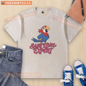 Awesome Parrot Sass Level Expert washed t-shirt featuring a vibrant parrot graphic and casual style for bird lovers.