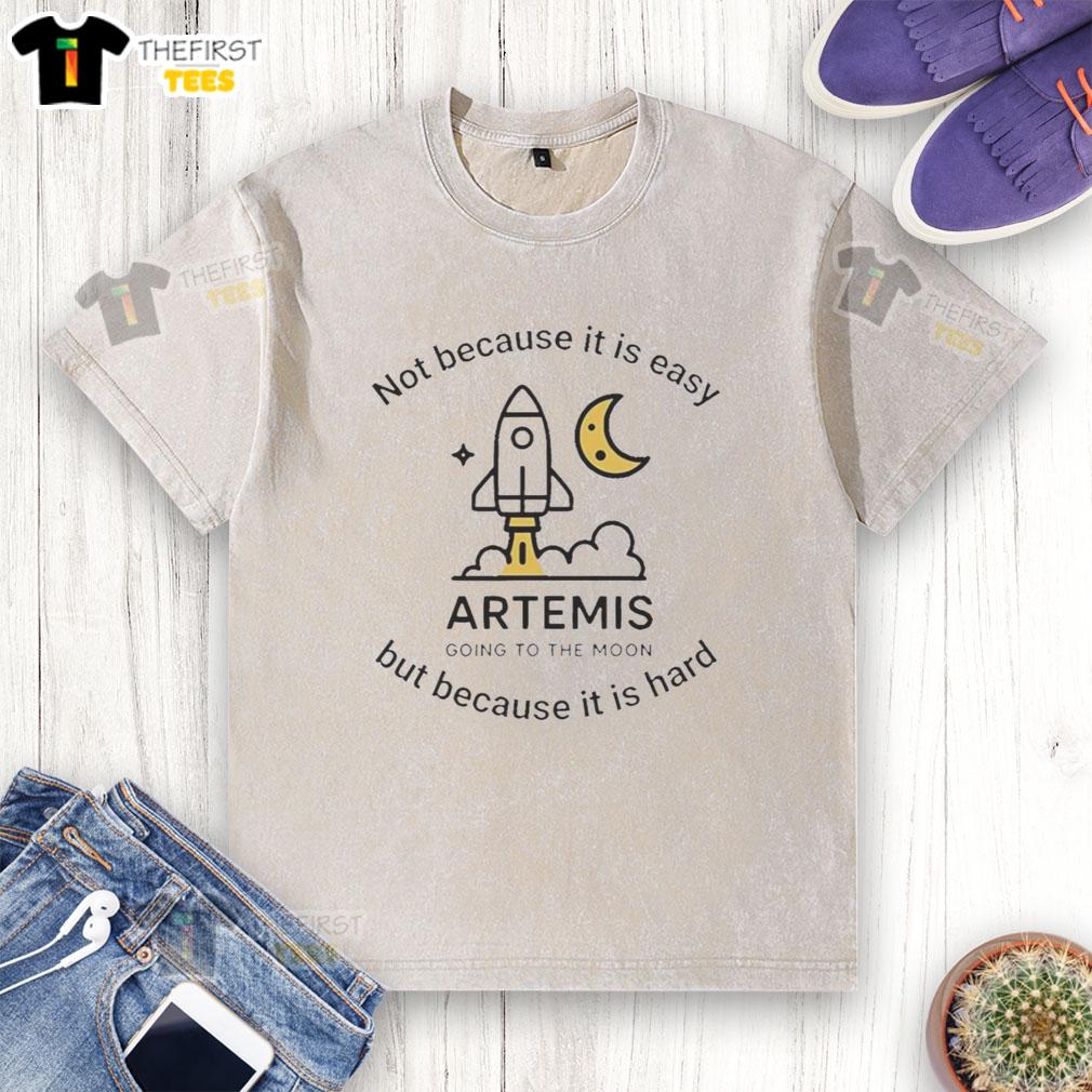 original-artemis-ii-going-to-the-moon-not-because-it-is-easy-but-because-it-is-hard-washed-t-shirt Original Artemis II t-shirt design featuring the phrase 'Not because it is easy, but because it is hard' for space enthusiasts.