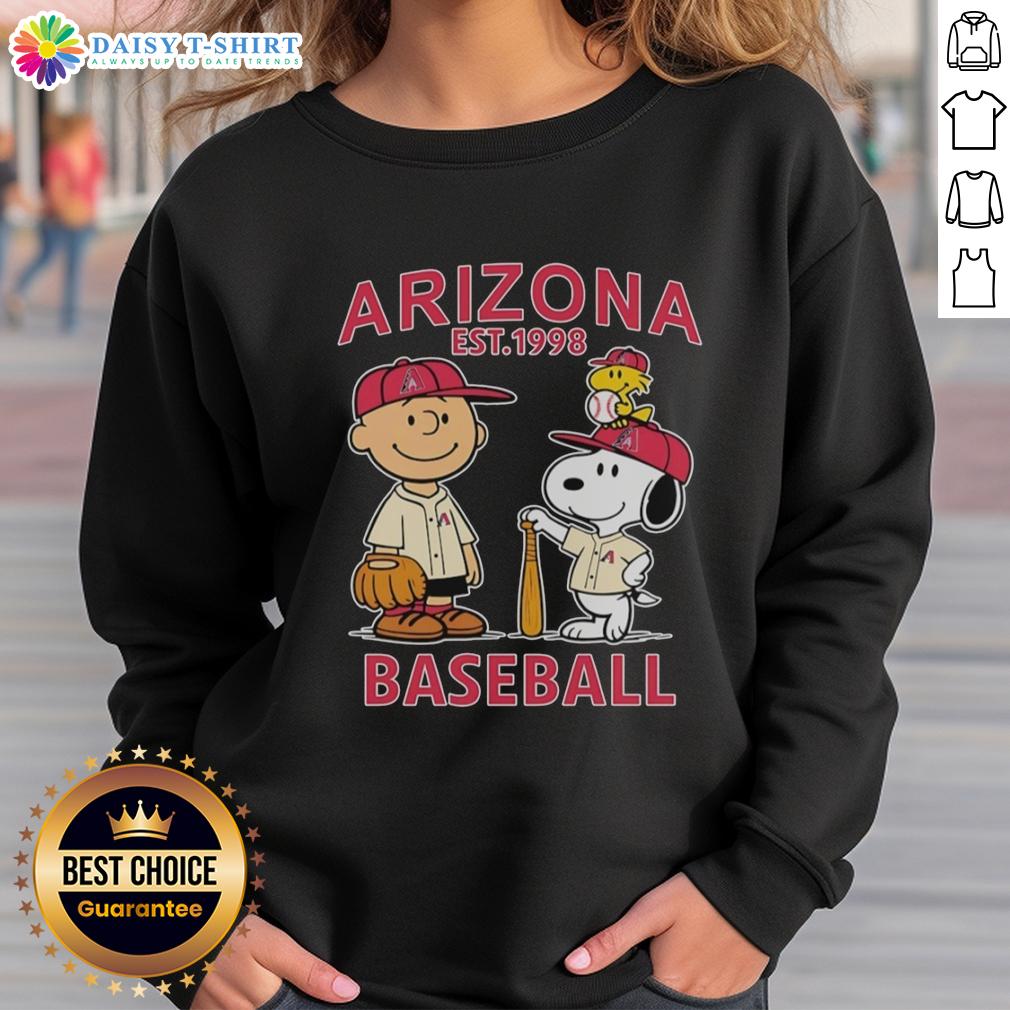 Pretty Charlie Brown Snoopy And Woodstock With Arizona Diamondbacks Baseball Jersey Est 1998 Sweatshirt Alt Text: Pretty Charlie Brown, Snoopy, and Woodstock in Arizona Diamondbacks jersey sweatshirt, est. 1998, playful design.
