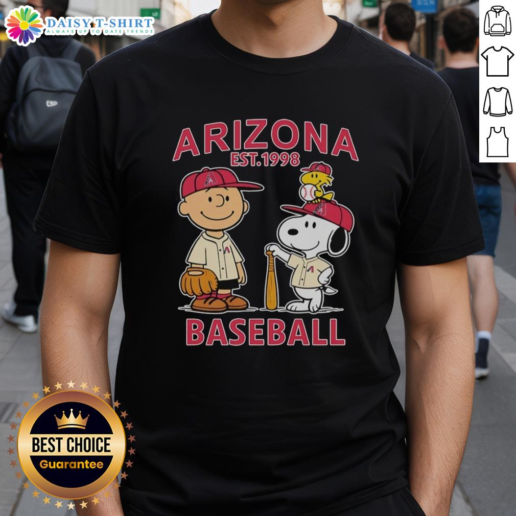 Pretty Charlie Brown Snoopy And Woodstock With Arizona Diamondbacks Baseball Jersey Est 1998 T-Shirt Alt Text: Charlie Brown, Snoopy, and Woodstock in Arizona Diamondbacks jersey T-shirt, celebrating baseball since 1998.