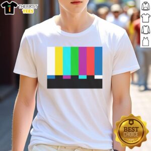 Premium No Signal T-Shirt featuring a stylish design with a retro aesthetic, perfect for casual wear and tech enthusiasts.