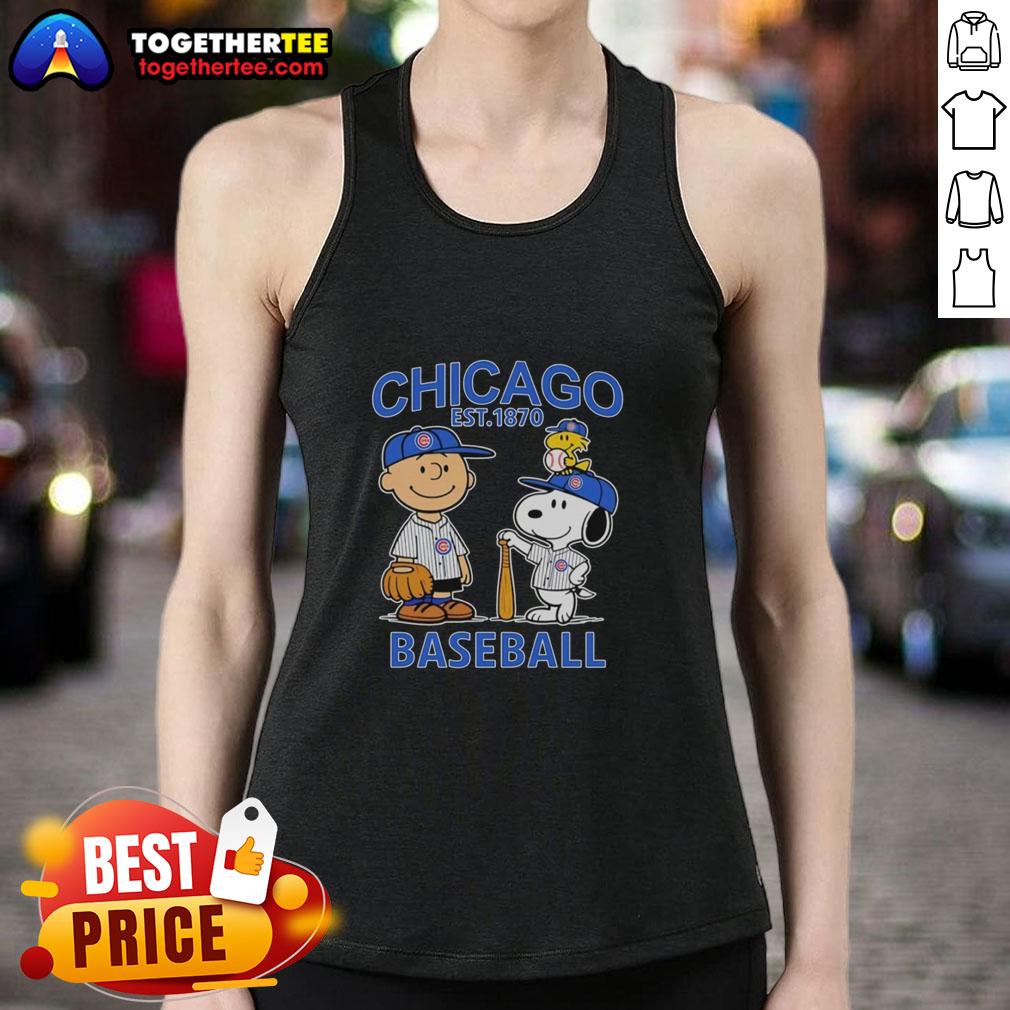 Top Charlie Brown Snoopy And Woodstock With Chicago Cubs Baseball Jersey Est 1870 Tank Top Alt Text: Charlie Brown, Snoopy, and Woodstock in Chicago Cubs baseball jersey tank top, celebrating Cubs history since 1870.