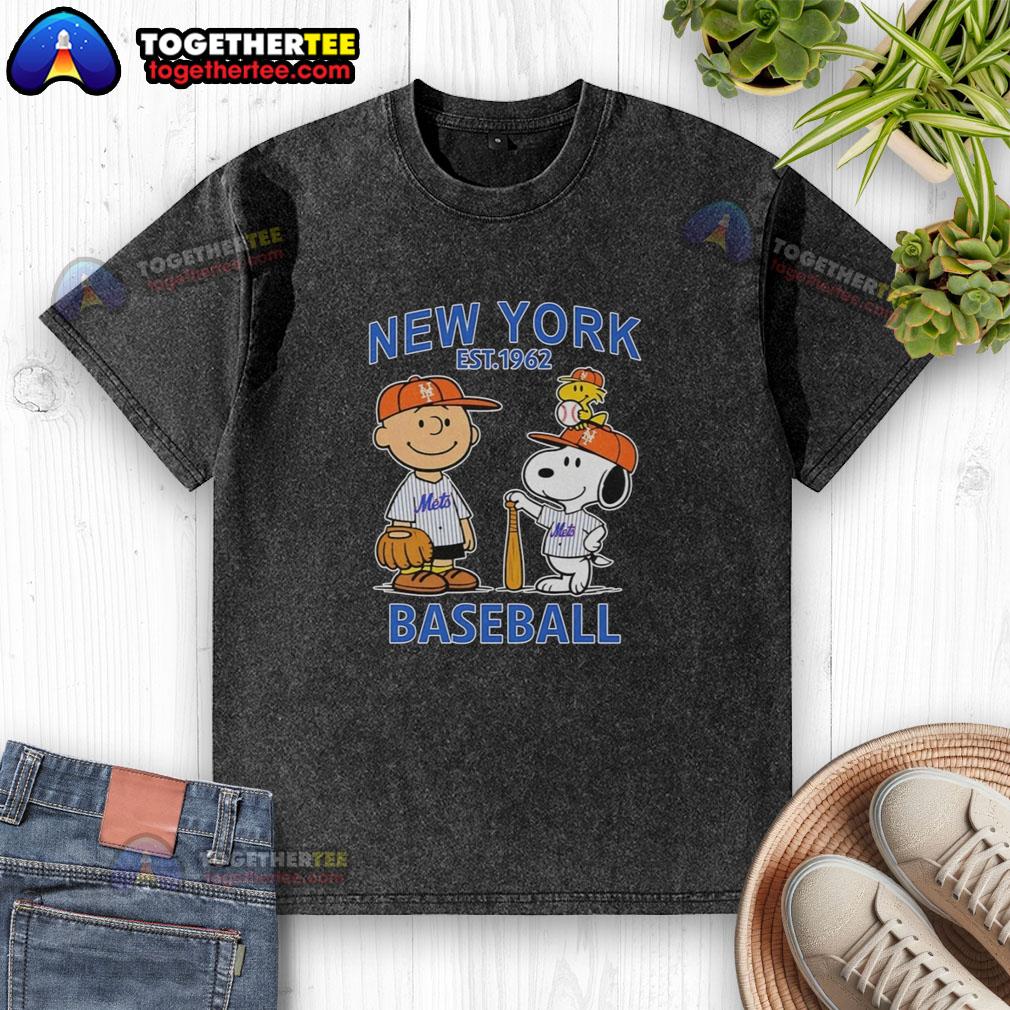 Top Charlie Brown Snoopy And Woodstock With New York Mets Baseball Jersey Est 1962 Washed T-Shirt Alt Text: Charlie Brown, Snoopy, and Woodstock in New York Mets baseball jersey t-shirt, established 1962, casual style.