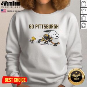 Pretty Snoopy and Woodstock cheer for the Pittsburgh Penguins in a cozy sweatshirt. Go Pittsburgh!
