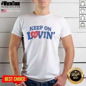 Vintage 'Top Keep On Kc Lovin' T-Shirt featuring a retro design, perfect for casual wear and Kansas City fans.