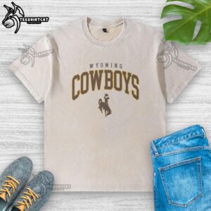 Awesome Wyoming Cowboys classic logo washed t-shirt featuring a vintage design and soft fabric for ultimate comfort.