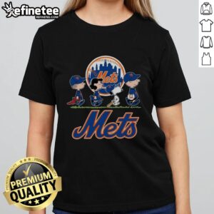 Good Snoopy Charlie Brown Linus And Lucy Wearing New York Mets Baseball Jersey T-Shirt - Image 3