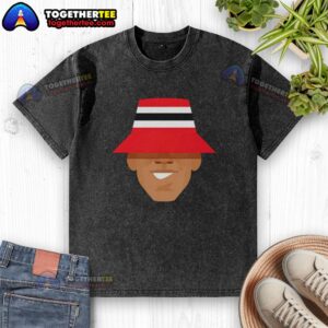Alt Text: Top Kobbie Mainoo Manchester United washed t-shirt showcasing team spirit with a stylish, casual design.