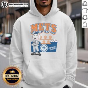 Alt Text: Pretty Mitchell & Ness cream New York Mets Step Back Up hoodie showcasing team logo and stylish design.