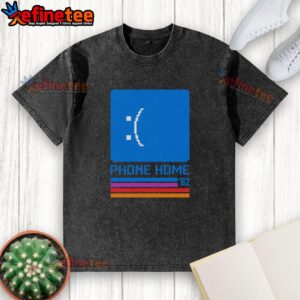 Top E.T. Crash Washed T-Shirt featuring a vintage alien graphic, perfect for casual wear and retro style enthusiasts.