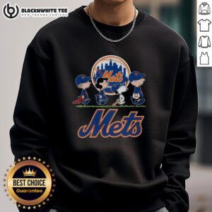 Snoopy, Charlie Brown, Linus, and Lucy in New York Mets baseball jersey sweatshirts, showcasing their team spirit.