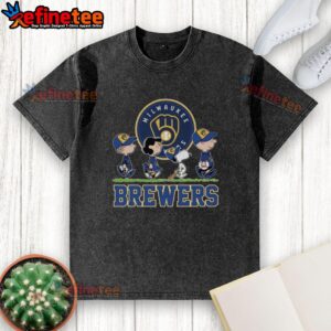 Snoopy, Charlie Brown, Linus, and Lucy in Milwaukee Brewers baseball jerseys on a washed t-shirt.
