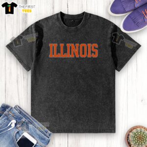 Good Illinois Throwback Classic Team Sports Varsity Washed T-Shirt in vintage style, perfect for sports enthusiasts and alumni.