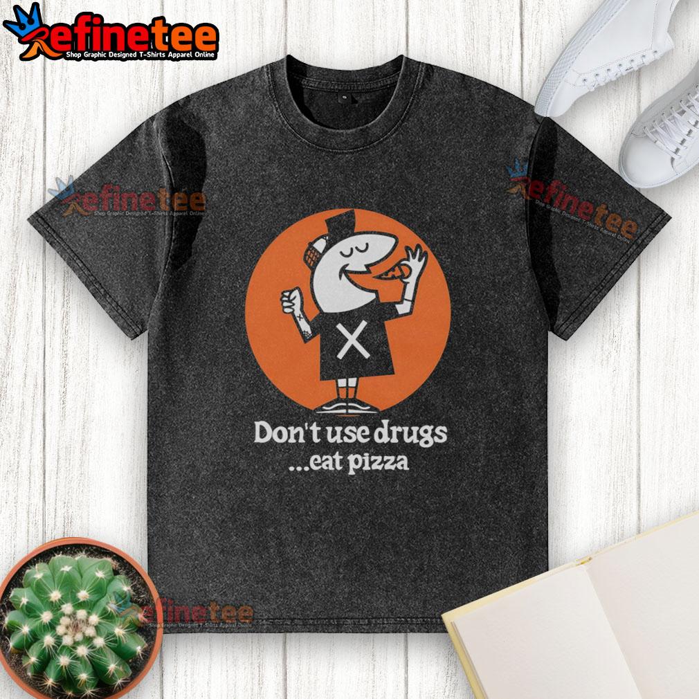 funny-little-caesars-dont-use-drugs-eat-pizza-washed-t-shirt Alt Text: Funny Little Caesars Don't Use Drugs, Eat Pizza washed t-shirt design promoting pizza enjoyment over drug use.