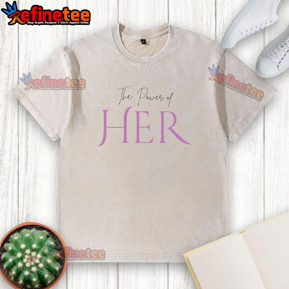 nice-tyrese-maxey-the-power-of-her-washed-t-shirt Nice Tyrese Maxey wearing a stylish washed t-shirt, showcasing his casual fashion and sporty vibe on the court.