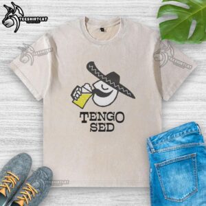 Man in a washed T-shirt enjoying a cold beer on a Friday in Nice Tendo, Sed Mexico, celebrating with friends.