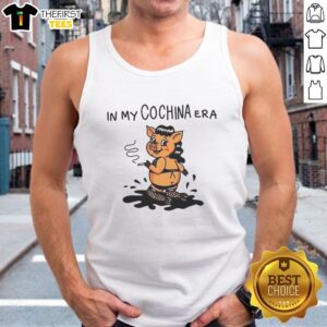 Funny Pig Lady In My Cochina Era Meme T-Shirt - Image 4
