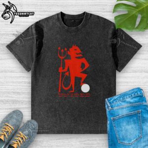 Original United Red Devil Washed T-Shirt in vibrant red, featuring a classic logo design, perfect for fans and casual wear.