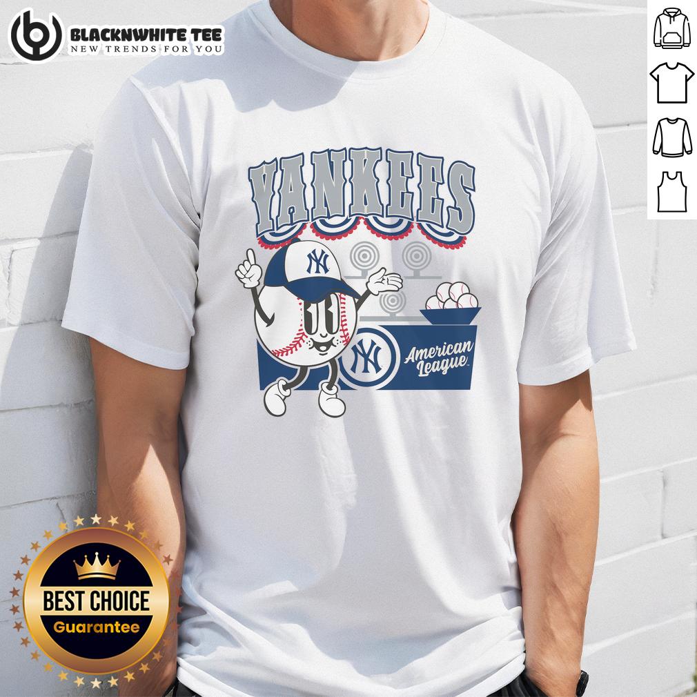 Top Mitchell & Ness Cream New York Yankees Step Back Up T Shirt Alt Text: Top Mitchell & Ness Cream New York Yankees Step Back Up T-Shirt showcasing vintage design and team logo.