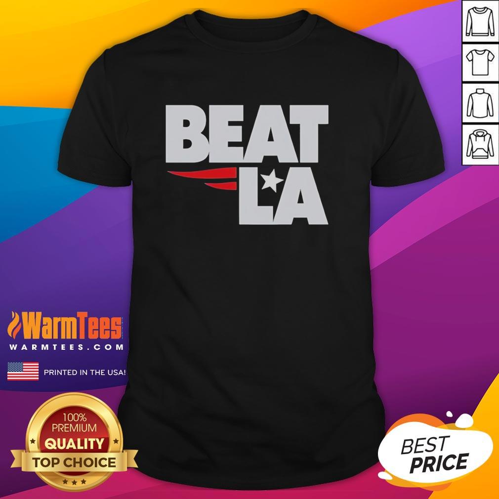 top-new-england-patriots-beat-la-t-shirt-1 Top New England Patriots Beat La T-Shirt featuring team colors and logo, perfect for fans celebrating their victory.