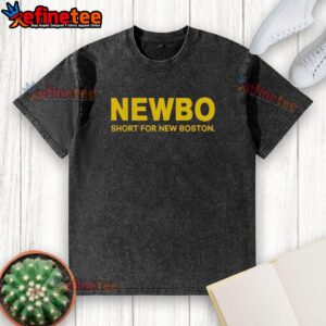 Original Newbo Short for New Boston: stylish, washed t-shirt in a casual setting, perfect for everyday wear.