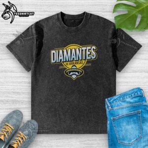 Good Arkansas Travelers Diamantes de Arkansas washed t-shirt featuring a stylish design perfect for travel enthusiasts.