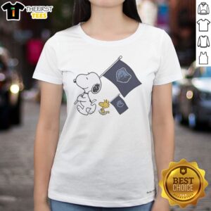 Top Snoopy And Woodstock Holding Memphis Grizzlies Flags To Cheer Ladies Shirt featuring vibrant graphics.