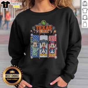 Pretty Texas Roadhouse Mickey Mouse Statue Of Liberty USA Independence Day Sweatshirt in dark fabric featuring patriotic graphic