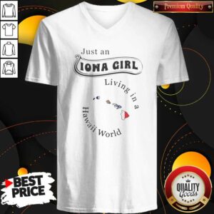 Pretty Just An Iowa Girl Living In A Hawaii World Hawaii State Map Shirt - Image 2