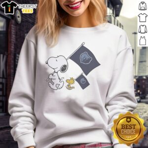 Top Snoopy And Woodstock Holding Memphis Grizzlies Flags To Cheer Sweatshirt featuring vibrant graphics