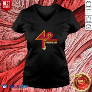 Nice The Hitchhiker'S Guide To The Galaxy 42 The Ultimate Answer V-Neck Shirt