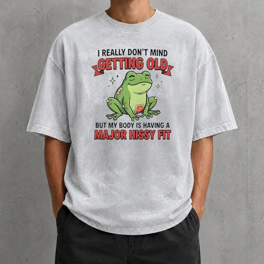 pretty-frog-i-really-don-t-mind-getting-old-but-my-body-is-having-a-major-hissy-fit-washed-t-shirt Pretty Frog I Really Don'T Mind Getting Old But My Body Is Having A Major Hissy Fit Washed T-Shirt
