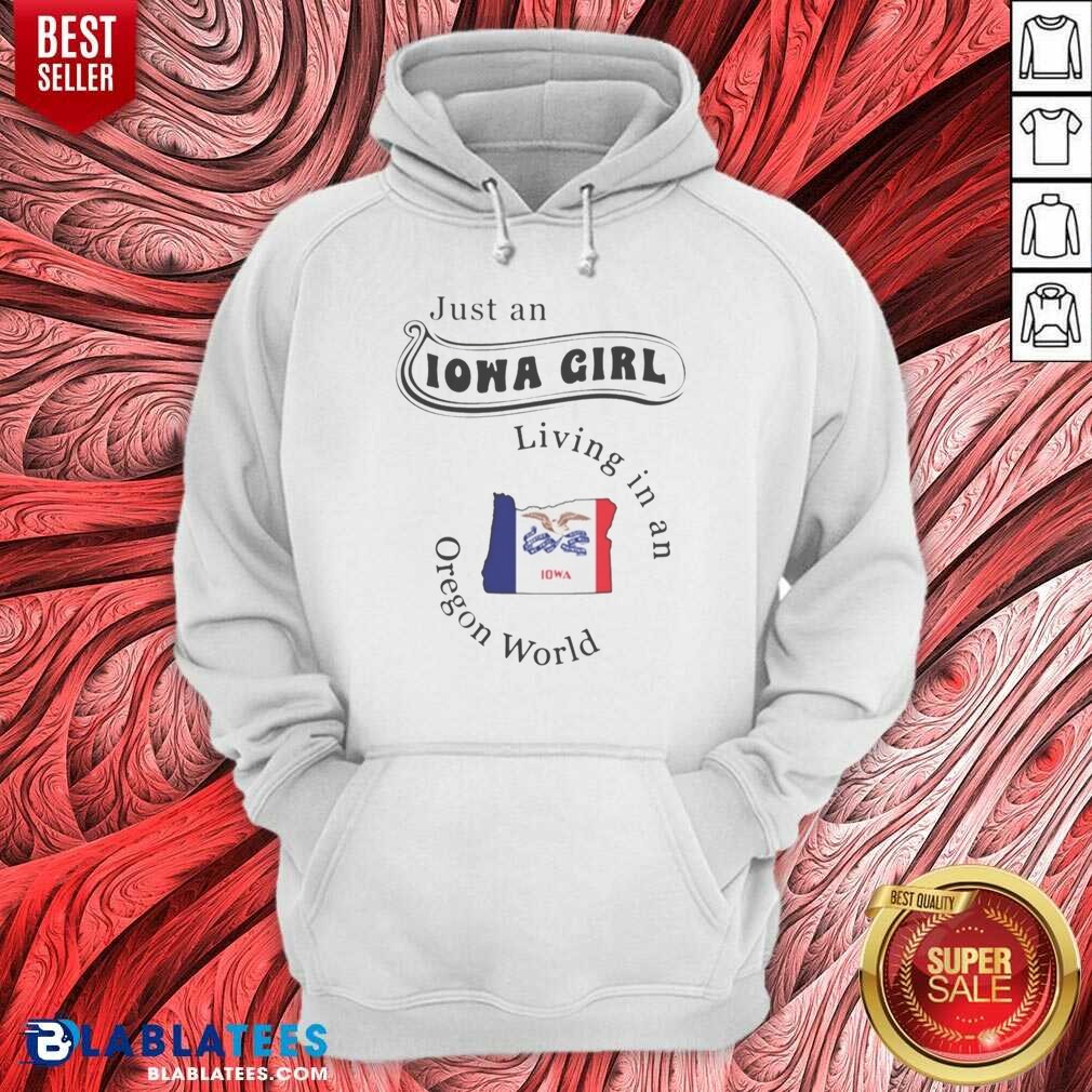 pretty-just-an-iowa-girl-living-in-an-oregon-world-iowa-oregon-map-hoodie-optimized-2 Pretty Just An Iowa Girl Living In An Oregon World Iowa Oregon Map hoodie optimized for display