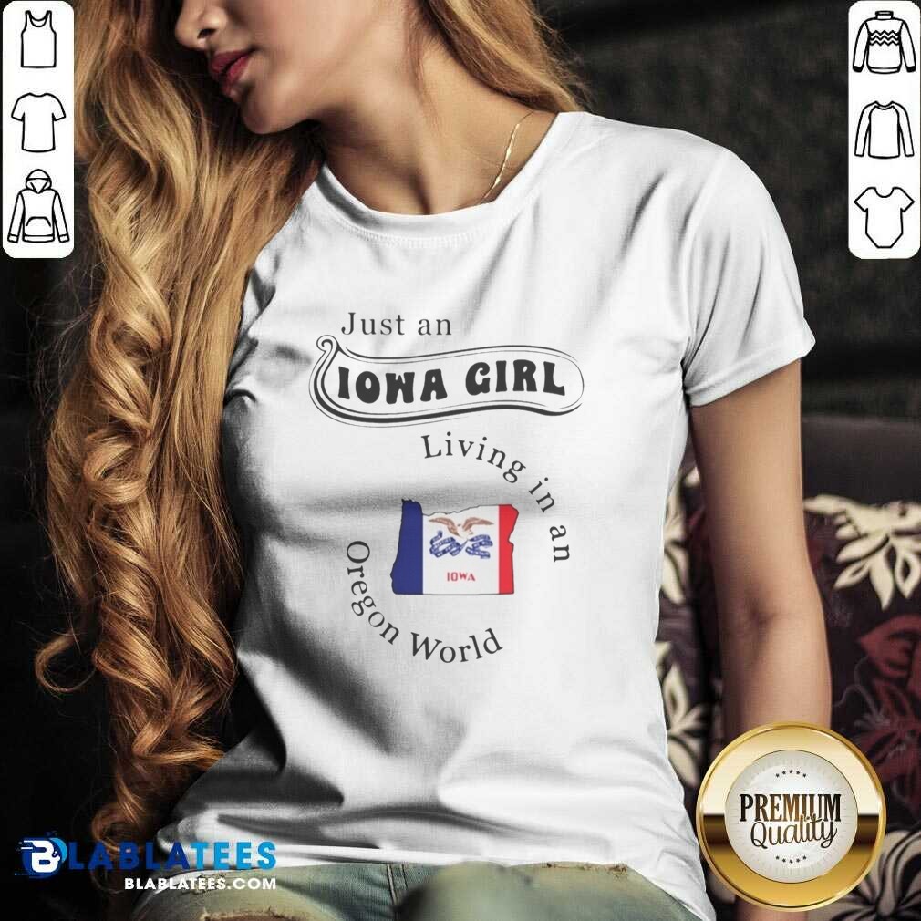 pretty-just-an-iowa-girl-living-in-an-oregon-world-iowa-oregon-map-v-neck-optimized-2 Pretty Just An Iowa Girl Living In An Oregon World Iowa Oregon Map v neck optimized garment in stylish design
