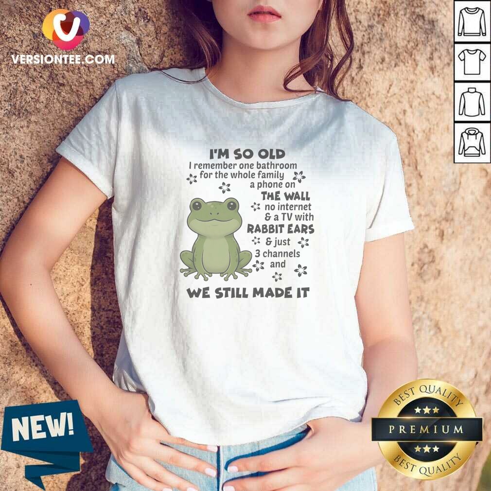 pretty-top-i-m-so-old-i-remember-one-bathroom-for-the-whole-family-a-phone-on-the-wall-v-neck-shirt-v-neck Pretty Top I'M So Old I Remember One Bathroom For The Whole Family A Phone On The Wall V-Neck Shirt