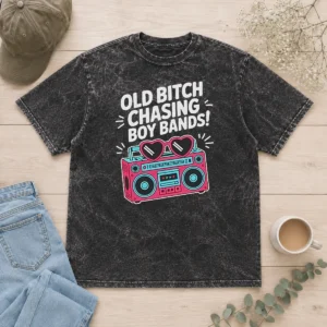 Top Hot Old Bitch Chasing Boy Bands Concert Washed T-Shirt