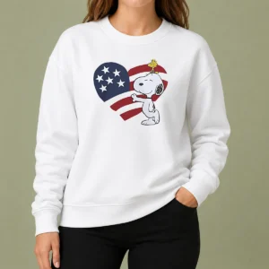 Pretty Snoopy And Woodstock American Flag Heart Sweater