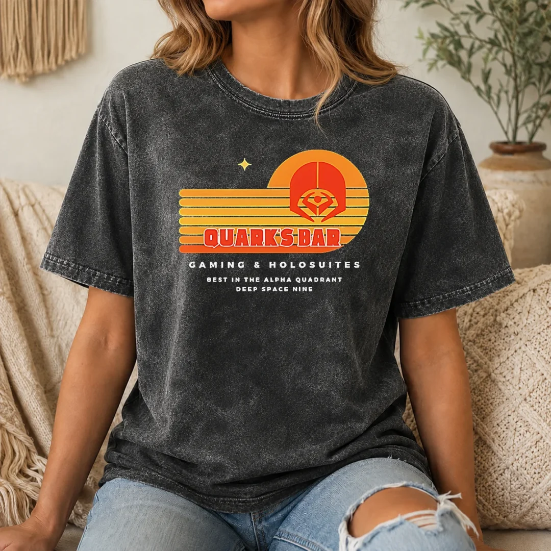 Good Quark'S Bar Gaming & Holosuites Deep Space Nine Retro Washed T Shirt Good Quark'S Bar Gaming & Holosuites Deep Space Nine Retro Washed T Shirt in soft cotton fabric with faded vintage print