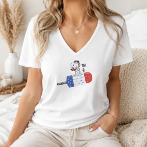 Nice Hot Snoopy And Woodstock Fourth Of July Patriotic Rocket Pop ICE Cream Parody V-Neck Shirt