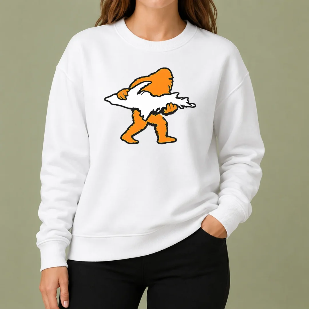 pretty-bigfoot-holding-up-of-michigan-upper-peninsula-sweater Pretty Bigfoot Holding UP Of Michigan Upper Peninsula Sweater