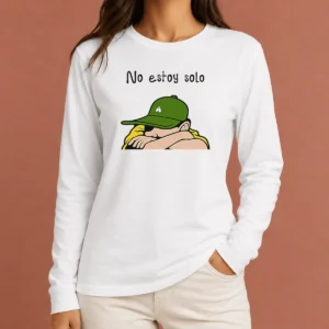 Good Awesome No Estoy Solo Charlie Brown Snoopy And Peanuts Gang Hug Long Sleeve Shirt