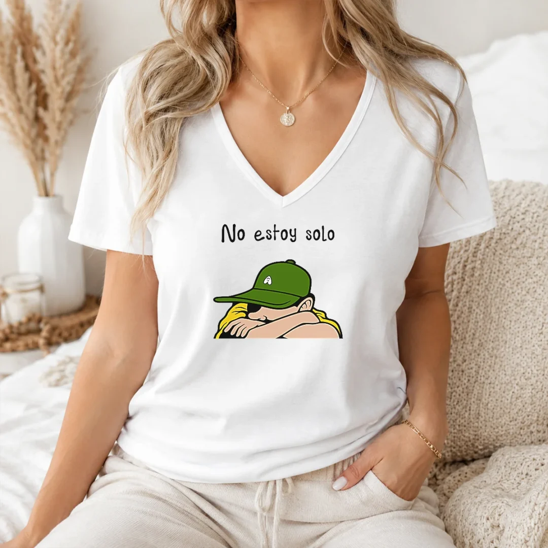 Official Premium No Estoy Solo Charlie Brown Snoopy And Peanuts Gang Hug V Neck Shirt Official Premium No Estoy Solo Charlie Brown Snoopy And Peanuts Gang Hug V-Neck Shirt